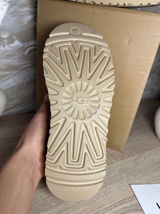 Botas UGG Beige auténticas – Talla 39 –