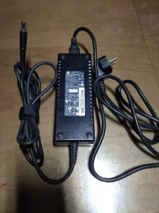Adattatore e cavo di alimentazione HP