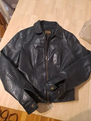 Cazadora efecto piel Bershka Talla M