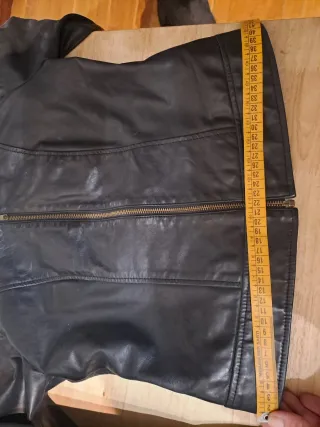 Cazadora efecto piel Bershka Talla M