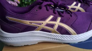 Zapatillas Asics Moradas y Doradas Nuevas. 40