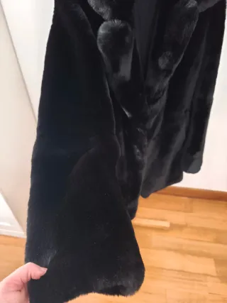 Abrigo pelo negro