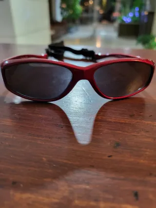 Gafas de sol infantiles Decathlon rojas