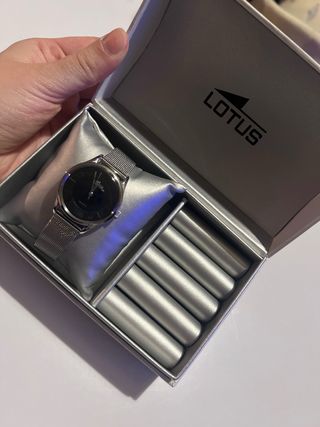 Reloj Lotus Negro y Plateado