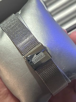 Reloj Lotus Negro y Plateado