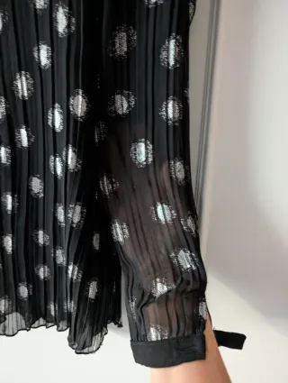 Blusa negra lunares plateados