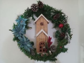 Ghirlanda Natalizia con Casa in Legno