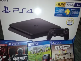 PlayStation 4 con manette, giochi e volante Thrustmaster