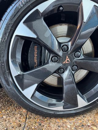 Llantas Cupra León 18 con neumáticos