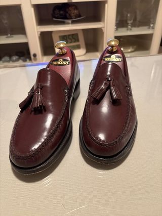 Zapatos Sebago granates  con Borlas