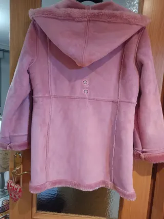 Chaquetón rosa mujer con capucha muy abrigado.