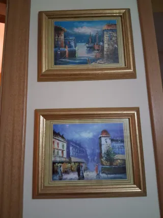 2 quadri con cornice dorata misura 28 x24