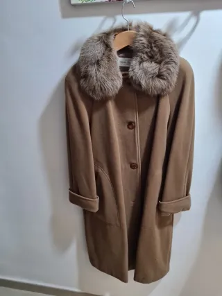 Abrigo señora cuello zorro beige