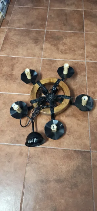 Lampada da soffitto in legno e metallo