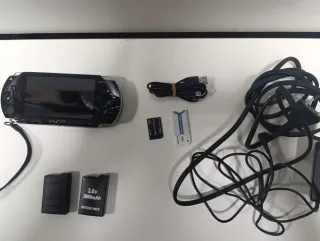 PSP 1004 Negra con Funda y Juegos Retro