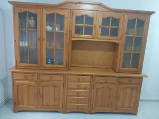 Mueble provenzal madera y cristal. 2.50mx2.05m