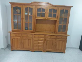 Mueble provenzal madera y cristal. 2.50mx2.05m