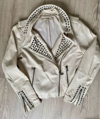 Cazadora de piel tachas