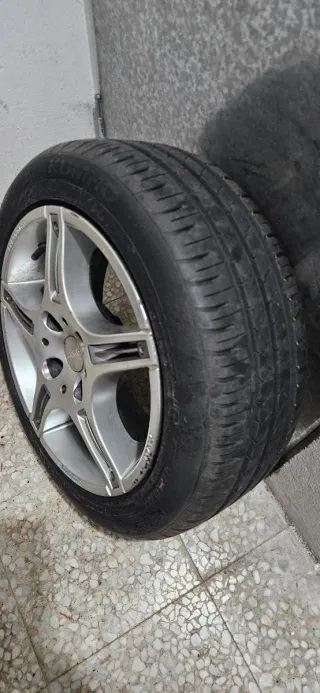 Llantas 15" con neumáticos
