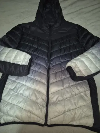 Chaqueta Puffer Supply & Demand