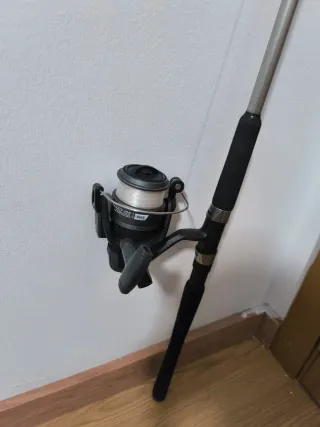 Caña de pescar con carrete