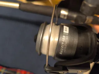 Caña de pescar con carrete