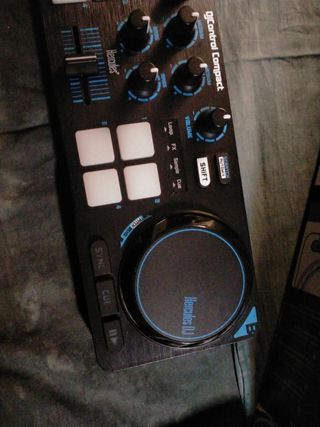 Controlador DJ Hercules DJControl Compact