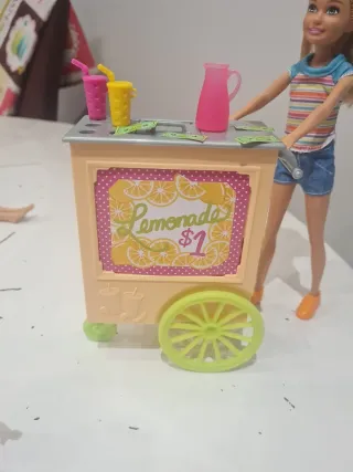 Barbie Limonada Carrito y Muñecas