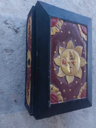 Caja de madera vintage sol y flores