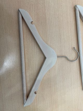 Perchas United Colors of Benetton Madera y Metal