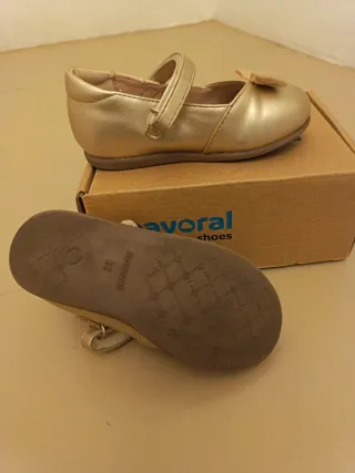 Manoletinas niña Mayoral doradas