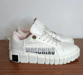 Zapatillas Moschino Blancas y Rosas.