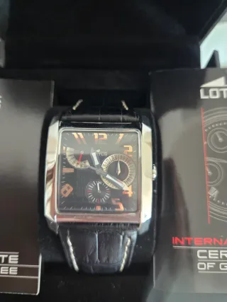 Reloj Lotus Negro y Plateado