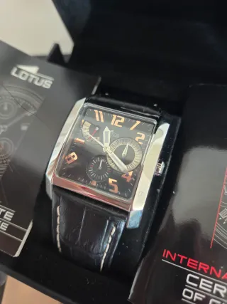 Reloj Lotus Negro y Plateado