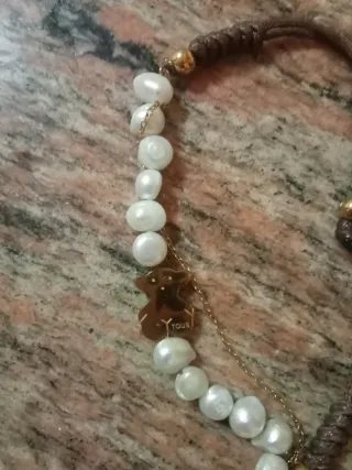 Pulsera Tous Perlas Blancas y Oso Dorado