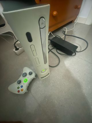 Xbox 360 Blanca + Mando + UFC 2010