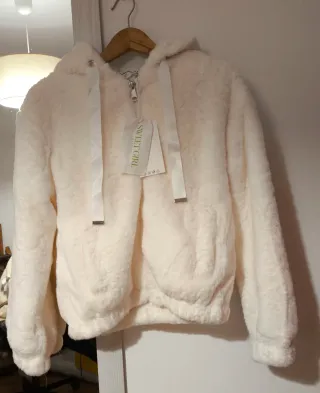 Chaqueta pelito blanca Nueva con etiquetas.