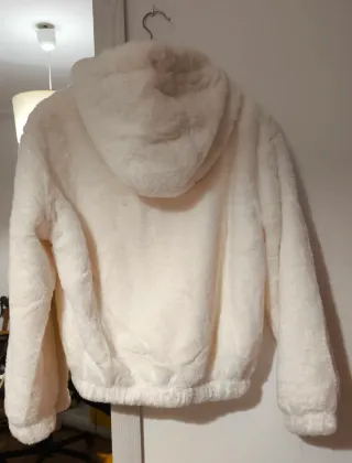 Chaqueta pelito blanca Nueva con etiquetas.