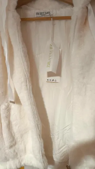 Chaqueta pelito blanca Nueva con etiquetas.