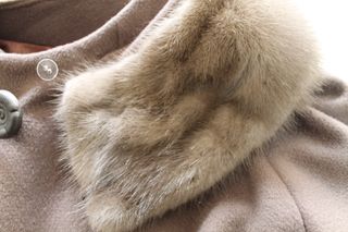 Abrigo vintage con cuello de pelo