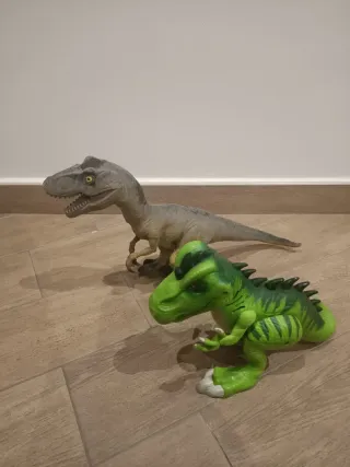 Lote de 2 dinosaurios de juguete