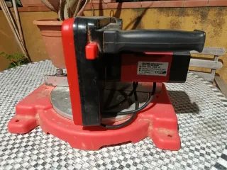 Sierra de corte Ingletadora Roja