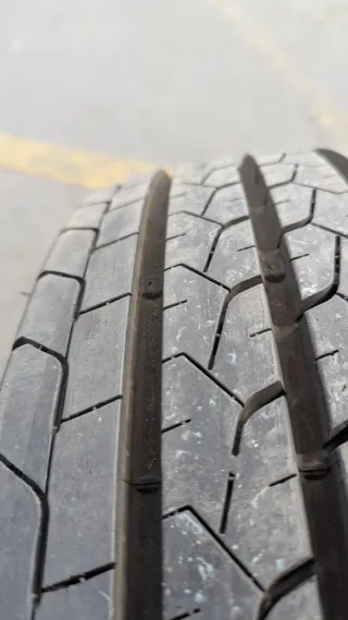 Neumático Bridgestone Duravis  215 70 R15 C