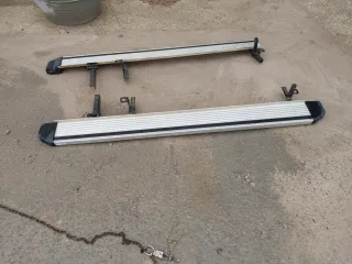 Estribos todoterreno estaban montados en un isuzu