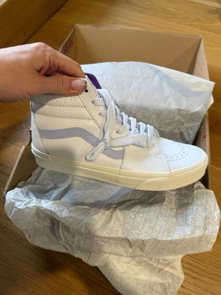 Zapatillas Vans Sk8-Hi Blancas y Moradas