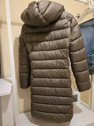 Abrigo plumífero Mango marrón.Da más talla4