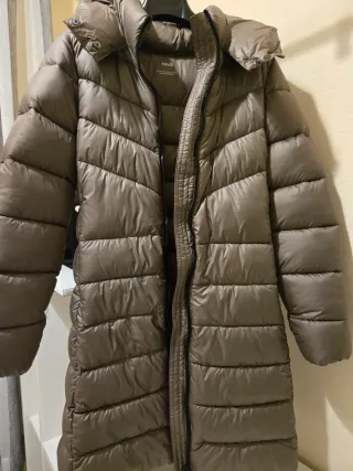 Abrigo plumífero Mango marrón.Da más talla4