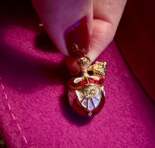 Colgante Huevo Pascua Dorado y Rojo