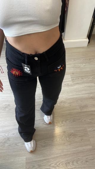 Pantalones vaqueros con bordado