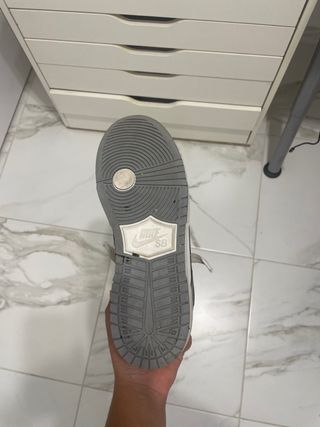 Zapatillas Nike Dunk Gris y Blanco